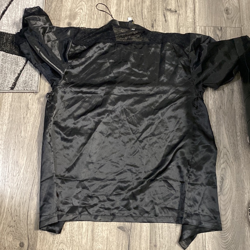 Black Lace Robe - Picture 5 of 5